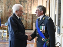 General Saverio Capolupo shakes hands with Italian President Sergio Mattarella at the Quirinal Palace in 2016.